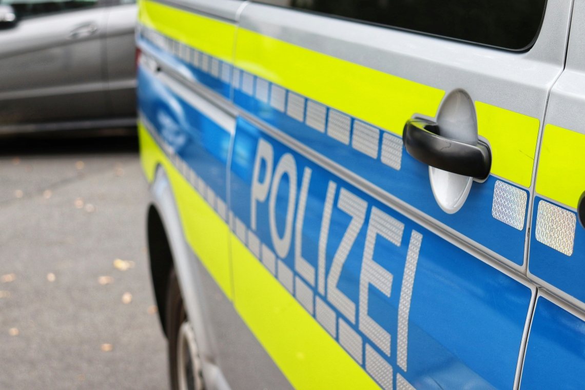 Pkw-Fahrer beschädigt Gartenzaun in Vohburg – Polizei sucht Zeugen 